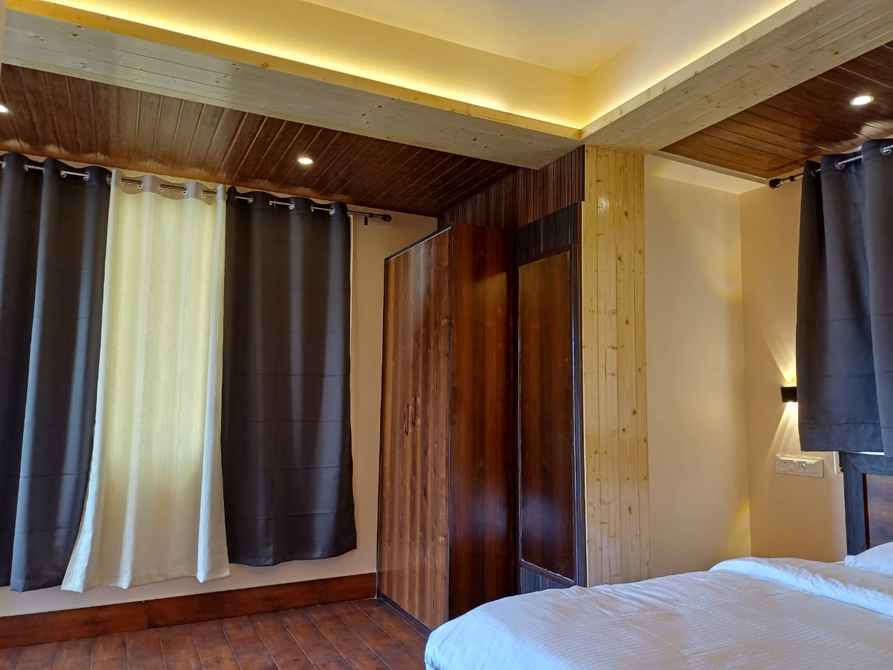 Room with twin beds